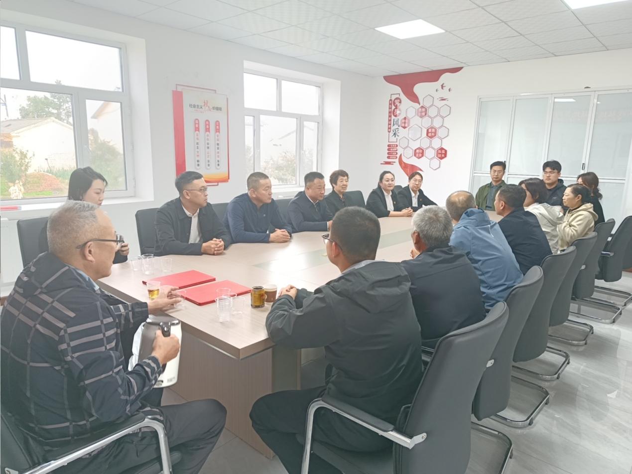 学院党委副书记孟凡奇带队赴新胜村  开展帮扶调研、电商培训并慰问驻村工作队