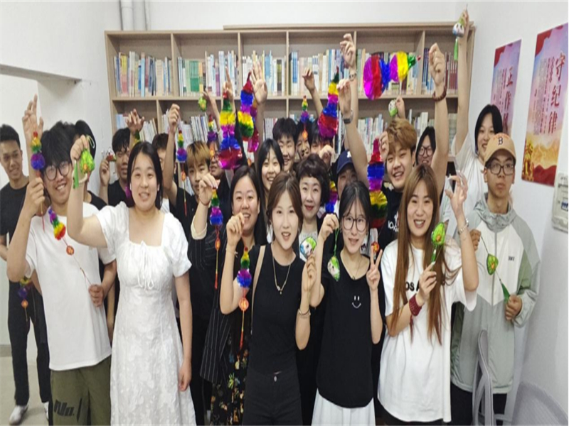 学院开展“5.25”心理健康宣传教育月系列活动——“承传统之韵，筑心灵之基”主题手工制作活动